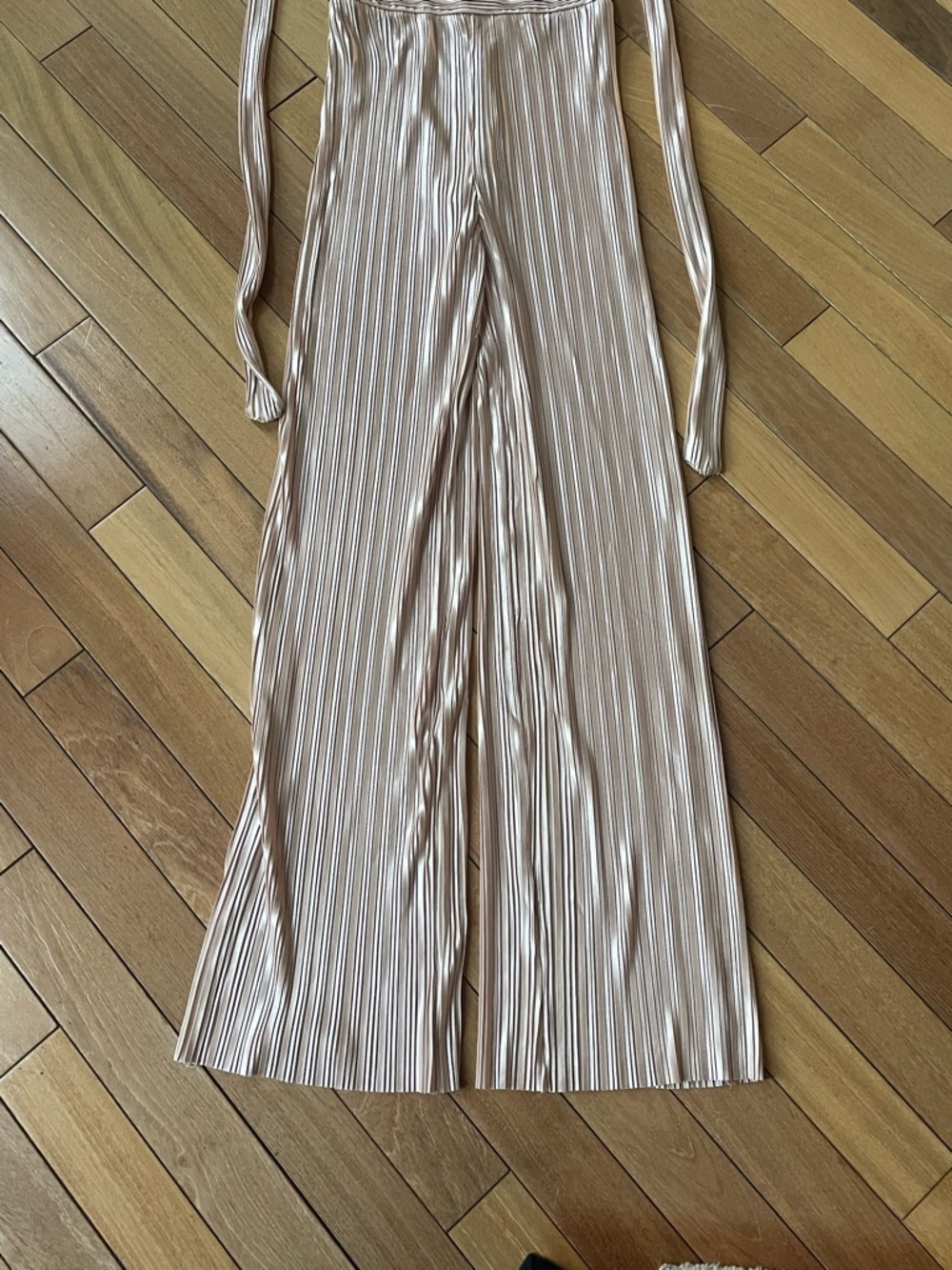 Miss Circle New York Pleated Halter Glam Jumpsuit NWT XS Blush Pink Satin - Picture 3 of 16